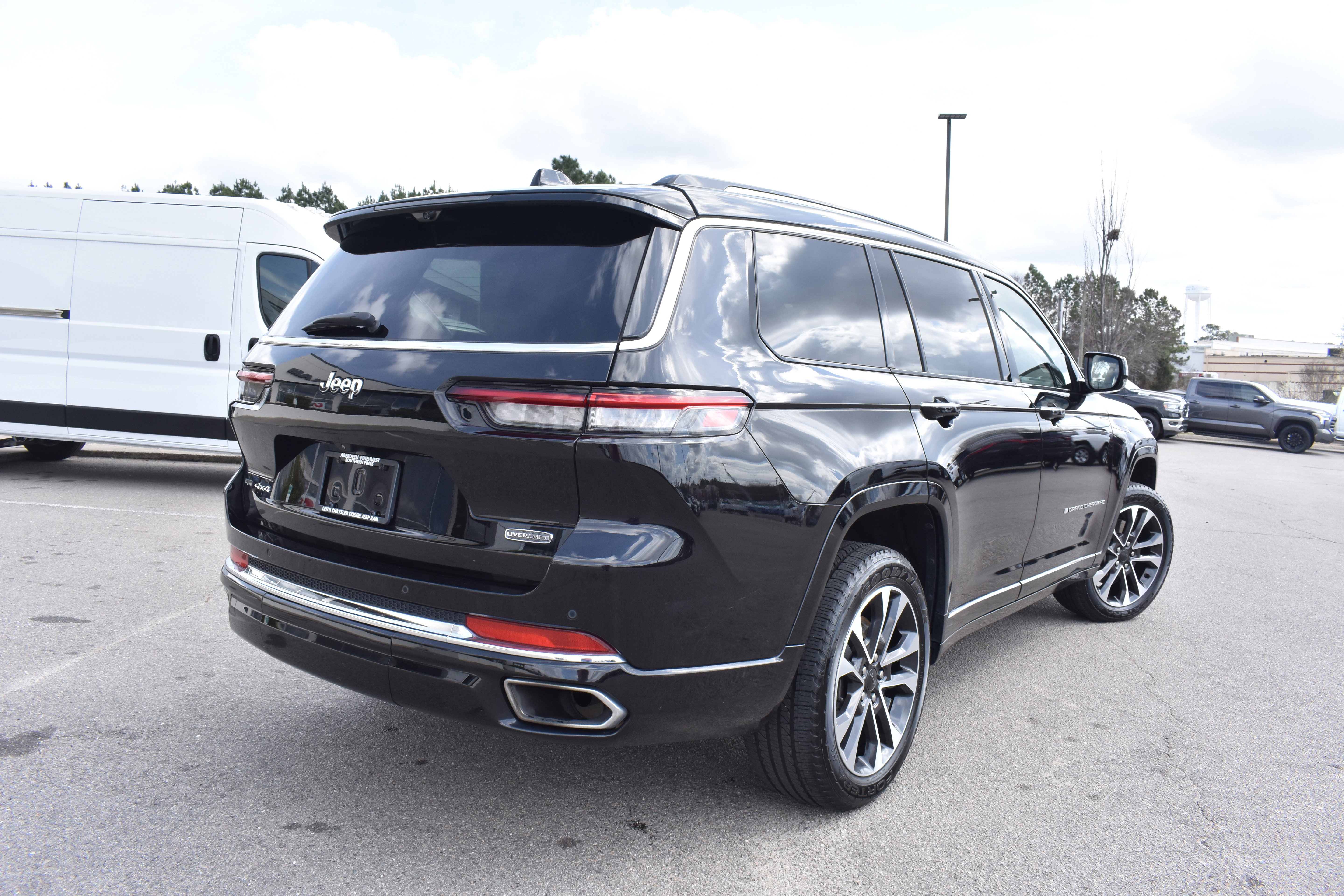 Used 2021 Jeep Grand Cherokee L Overland w/ Luxury Tech Group IV image 9