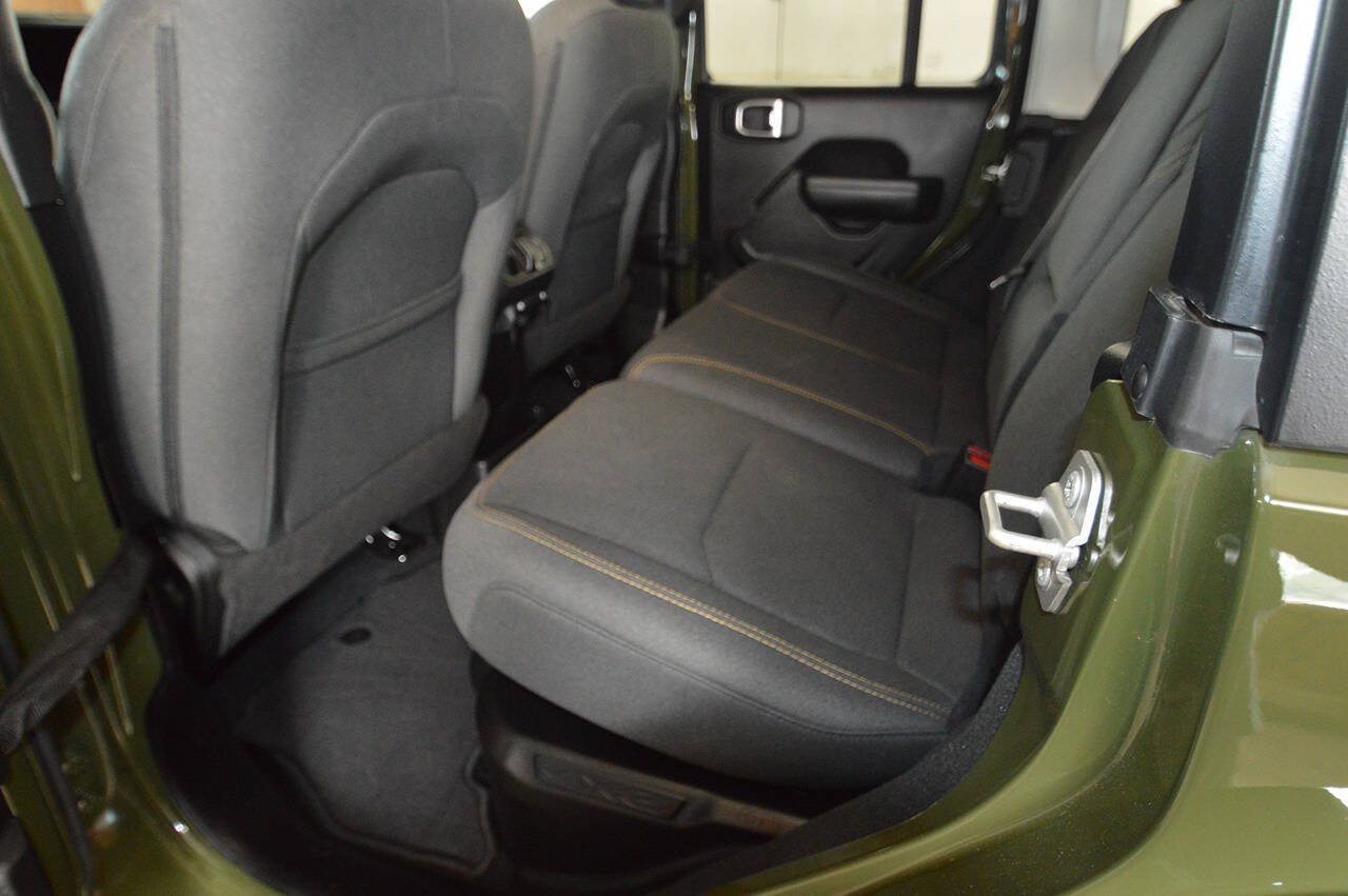 Used 2024 Jeep Wrangler Unlimited w/ Convenience Group AWD/4WD image 24