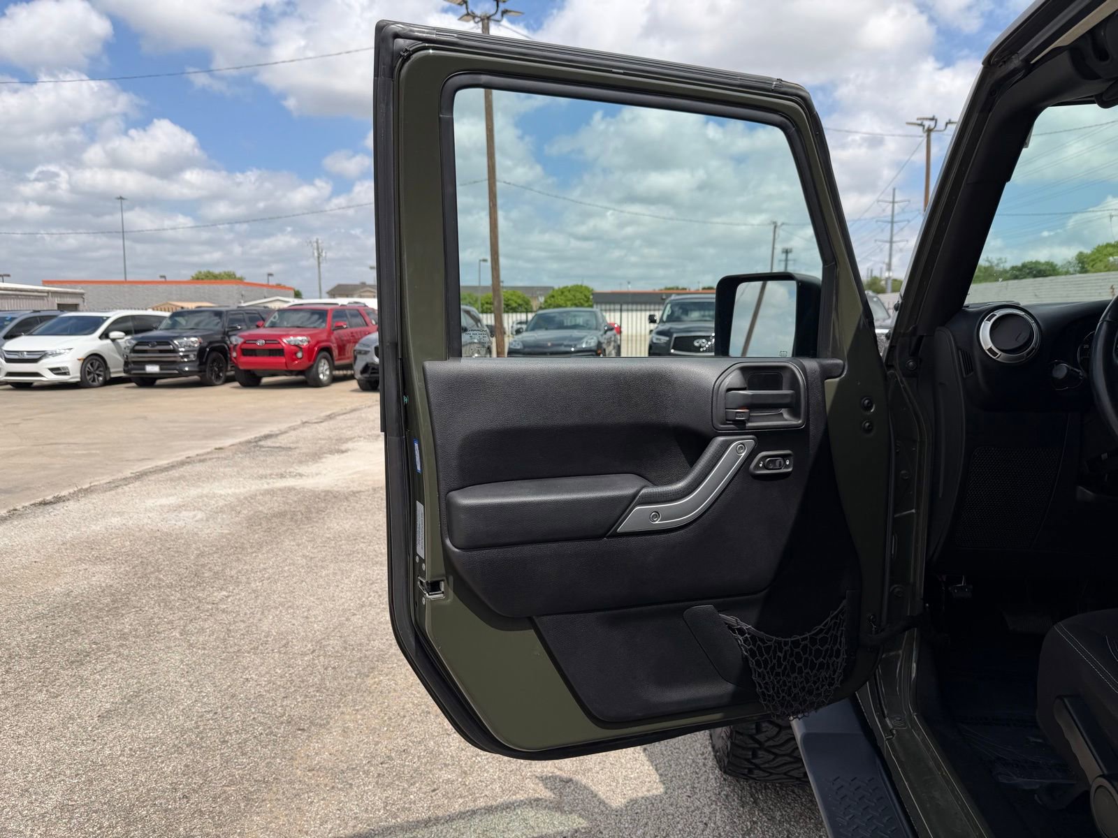 Used 2015 Jeep Wrangler Unlimited Sahara w/ Trailer Tow Group image 20