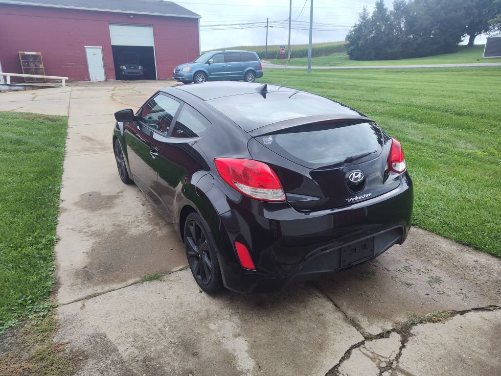 Used 2016 Hyundai Veloster FWD image 2