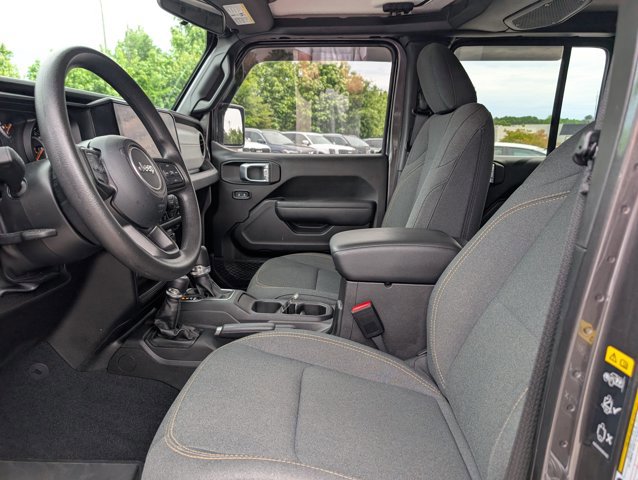 Used 2024 Jeep Gladiator Sport AWD/4WD image 16