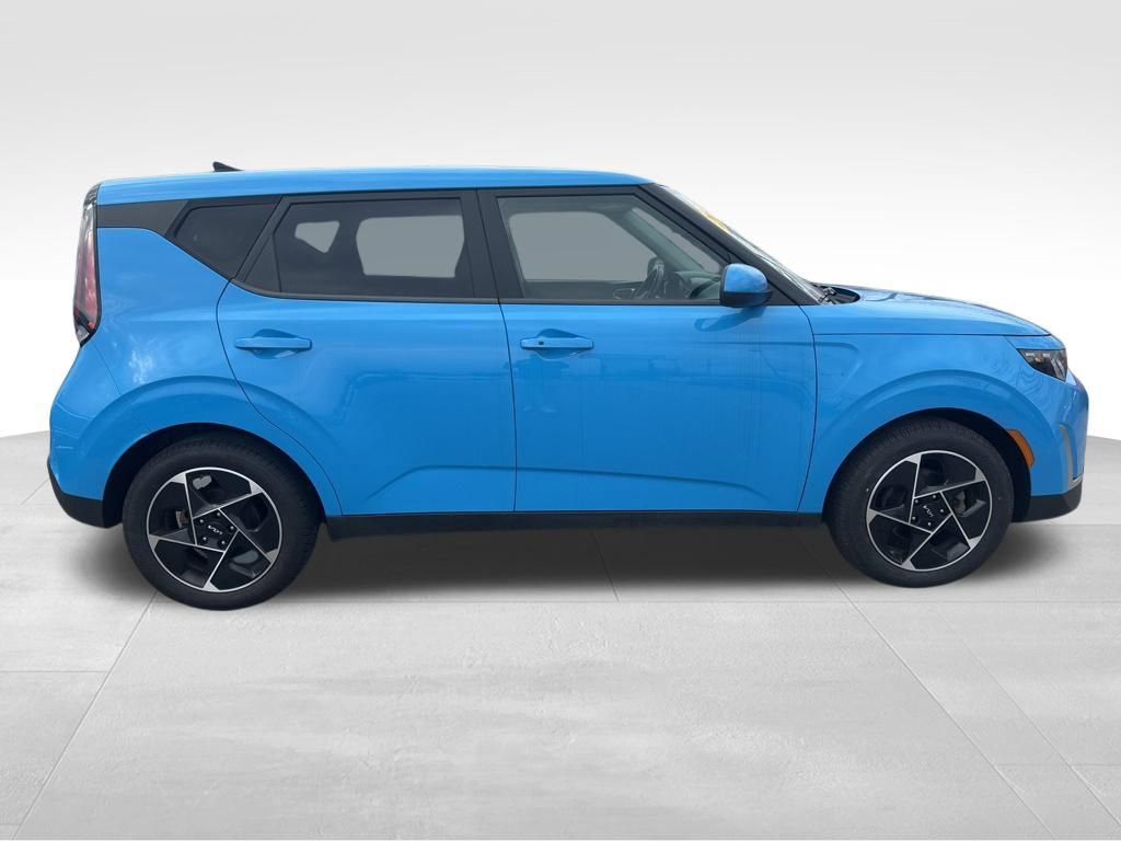 Used 2023 Kia Soul EX FWD image 4
