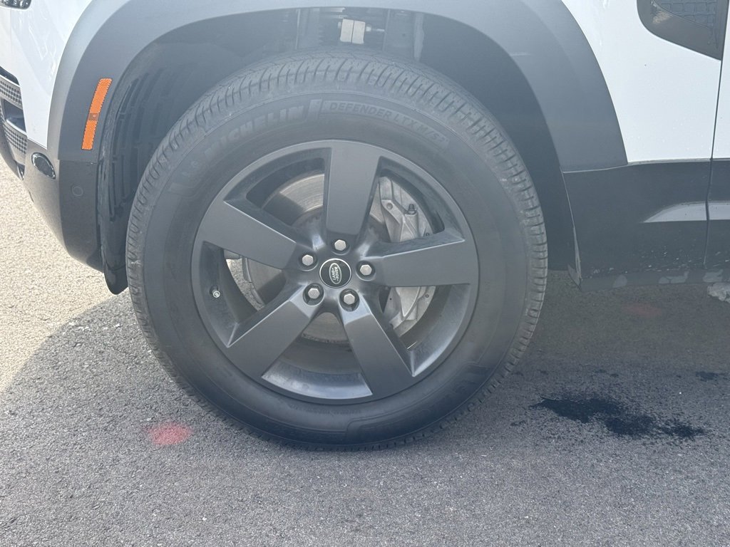 Used 2023 Land Rover Defender 130 X-Dynamic SE image 13