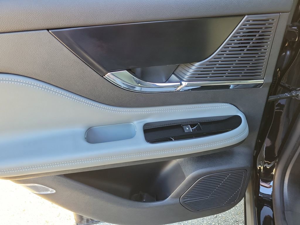 Certified 2022 Lincoln Corsair FWD image 12