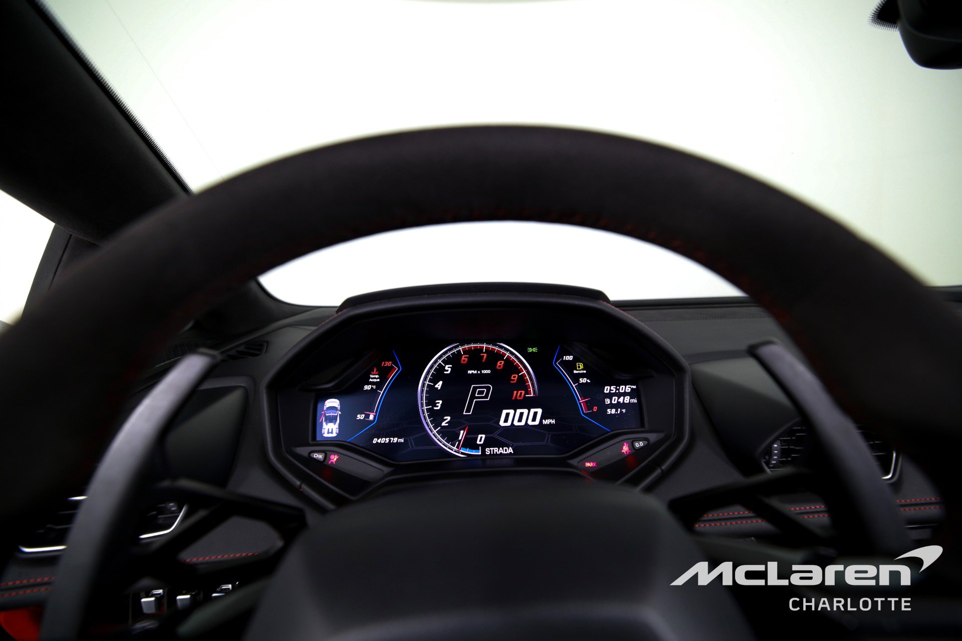 Used 2020 Lamborghini Huracan EVO image 14