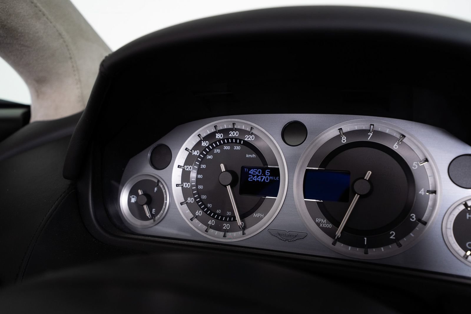 Used 2012 Aston Martin V8 Vantage Roadster RWD image 38