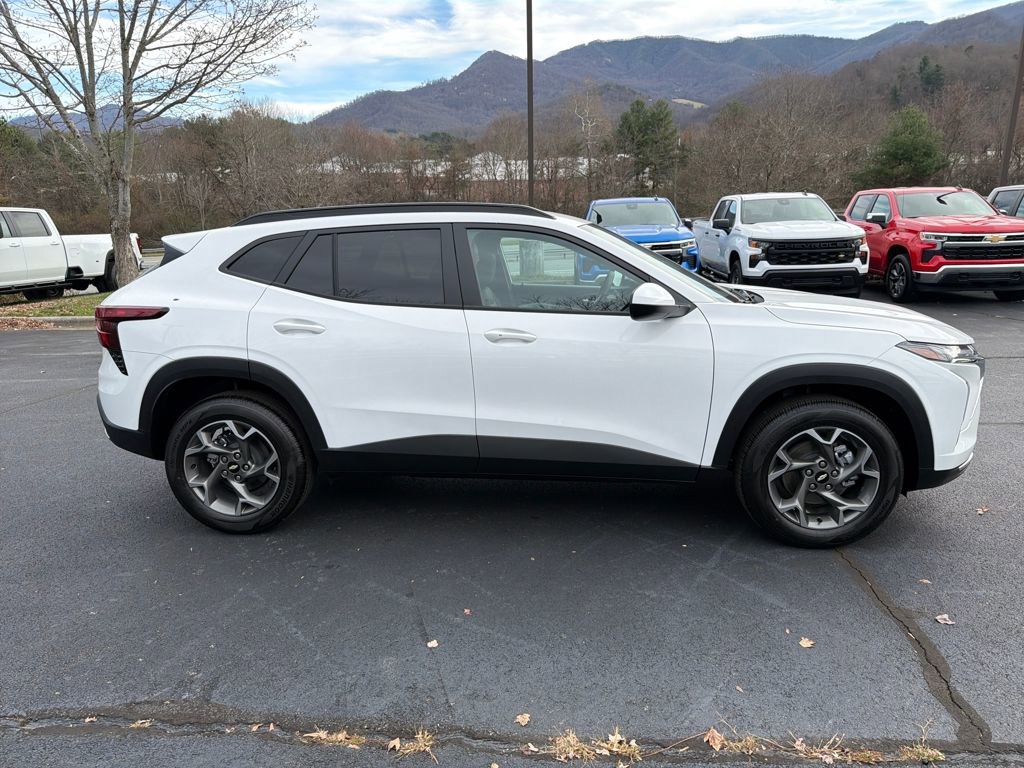 New 2025 Chevrolet Trax LT w/ Sunroof Package image 6