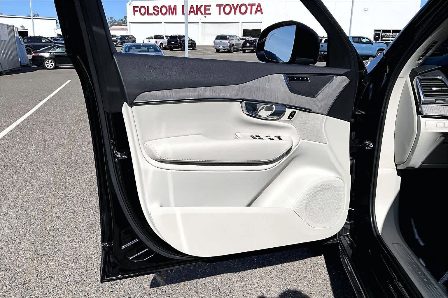 Used 2025 Volvo XC90 T8 Core w/ Climate Package image 21