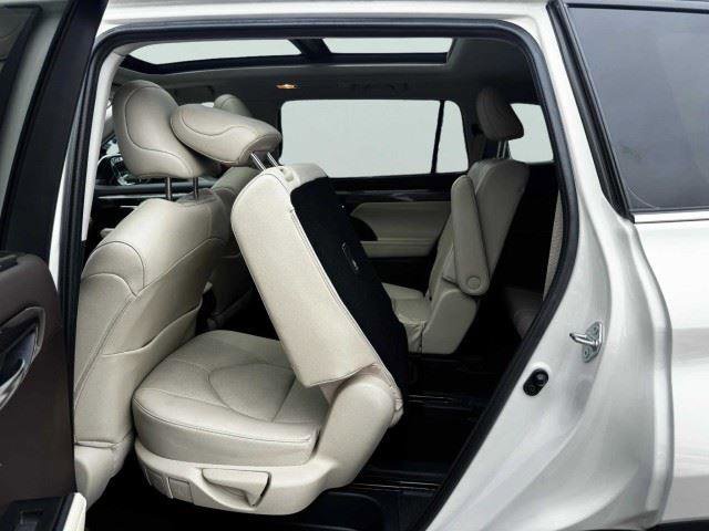 Used 2021 Toyota Highlander Platinum AWD/4WD image 49