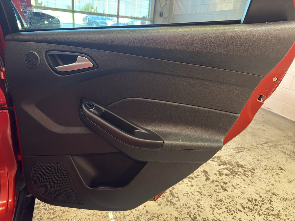 Used 2018 Ford Focus SEL FWD image 25