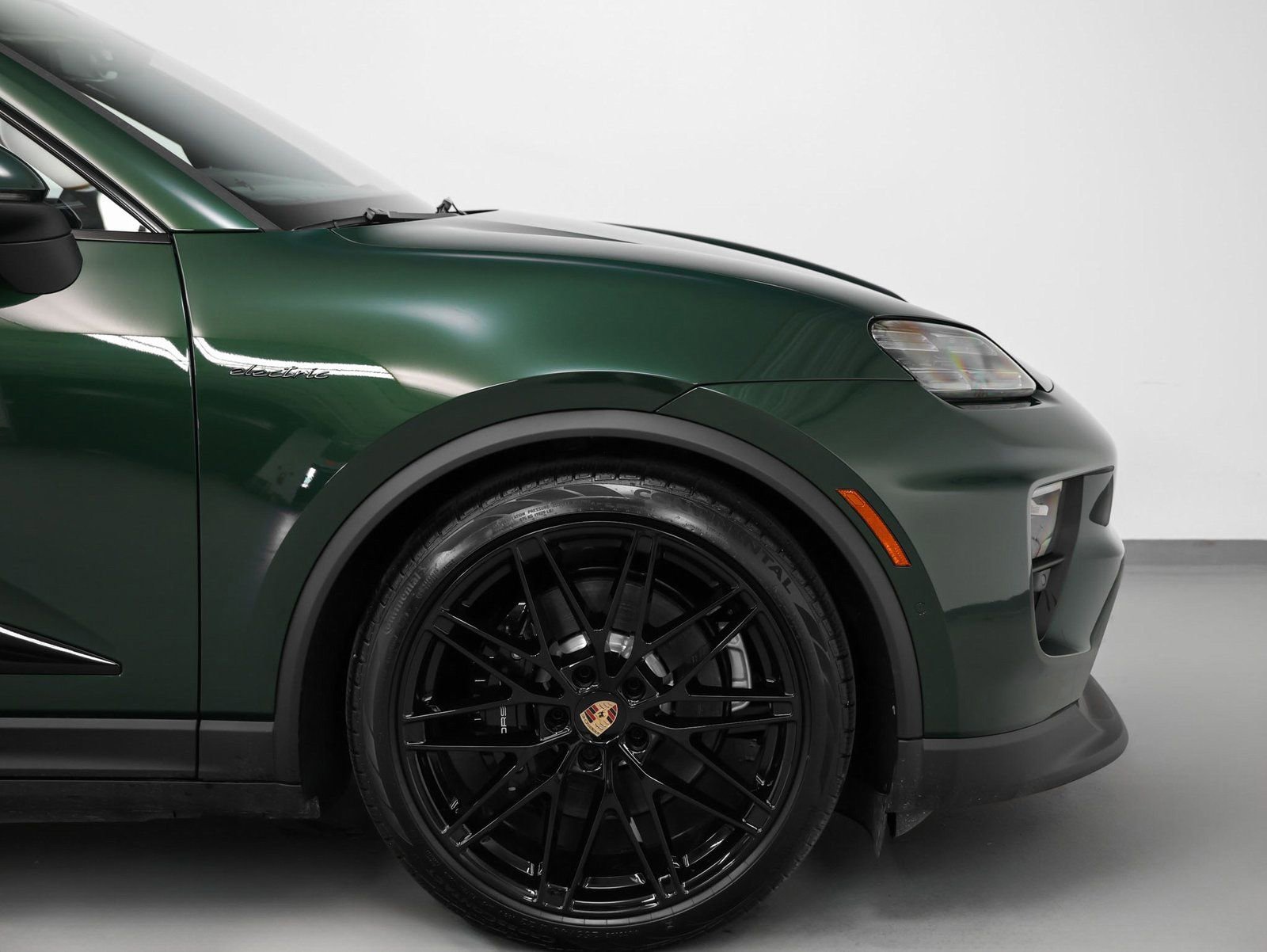 New 2025 Porsche Macan 4S Electric image 14