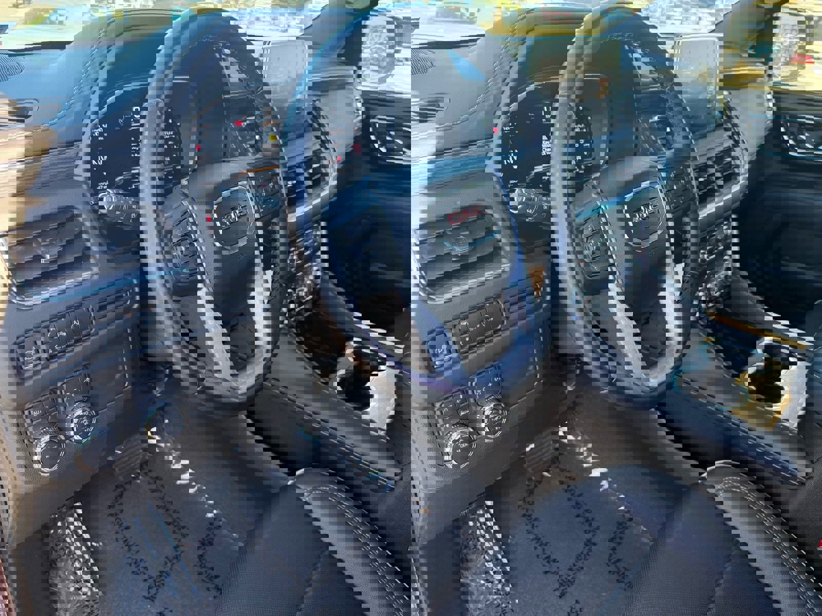 Used 2023 GMC Yukon XL SLT image 13