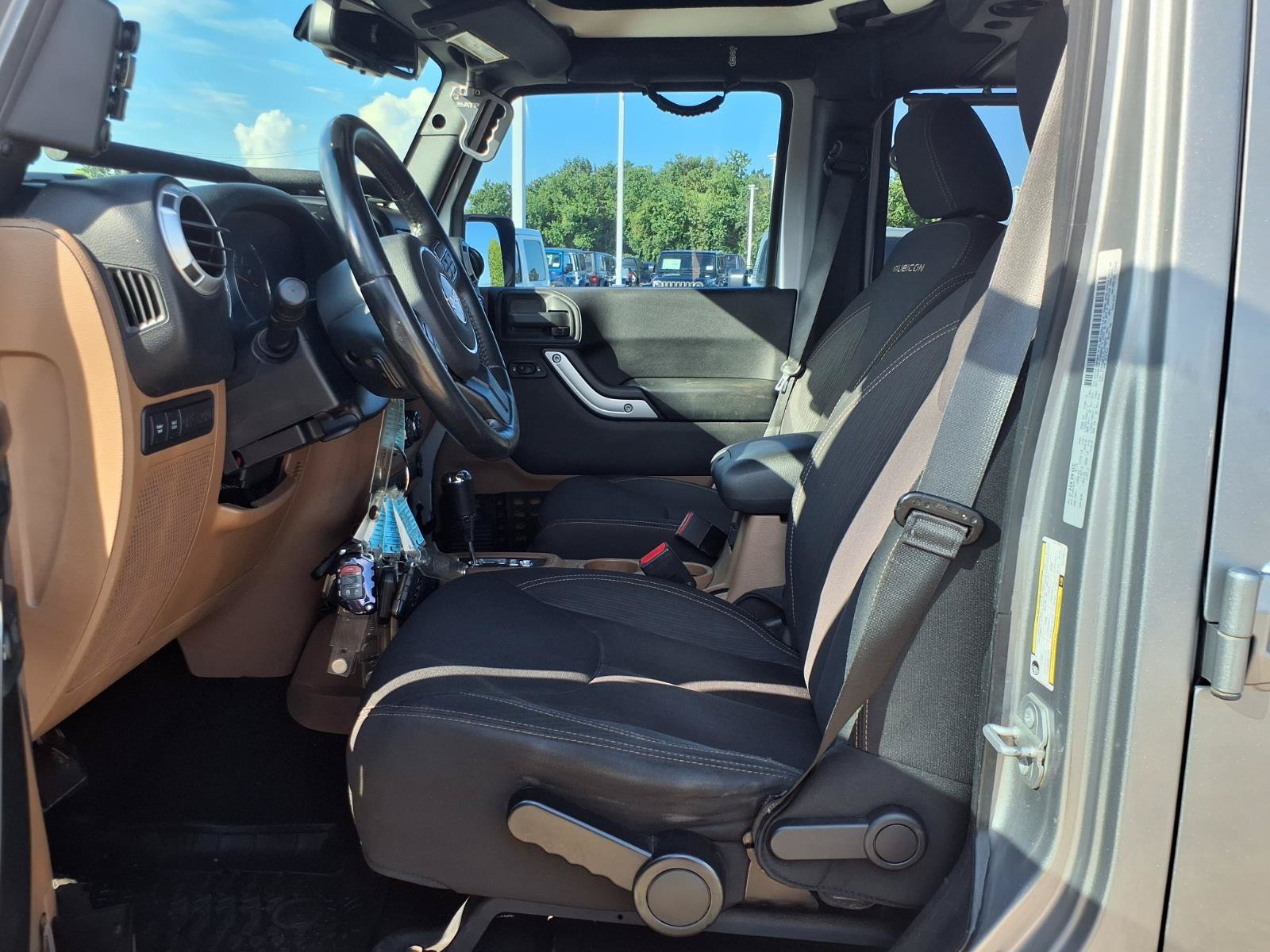 Used 2015 Jeep Wrangler Unlimited Rubicon w/ Max Tow Package AWD/4WD image 13