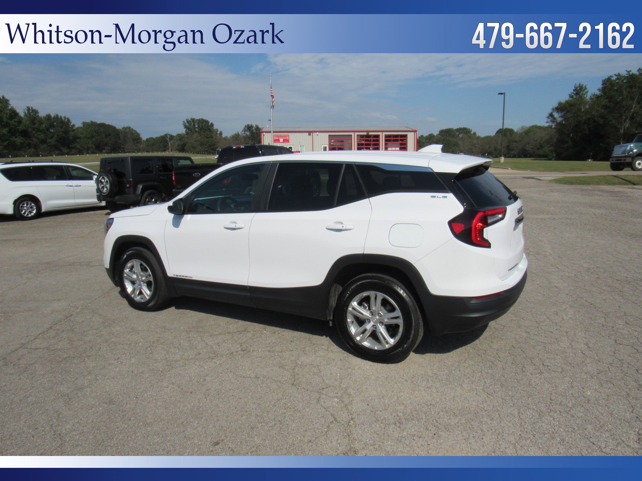 Used 2024 GMC Terrain SLE image 8