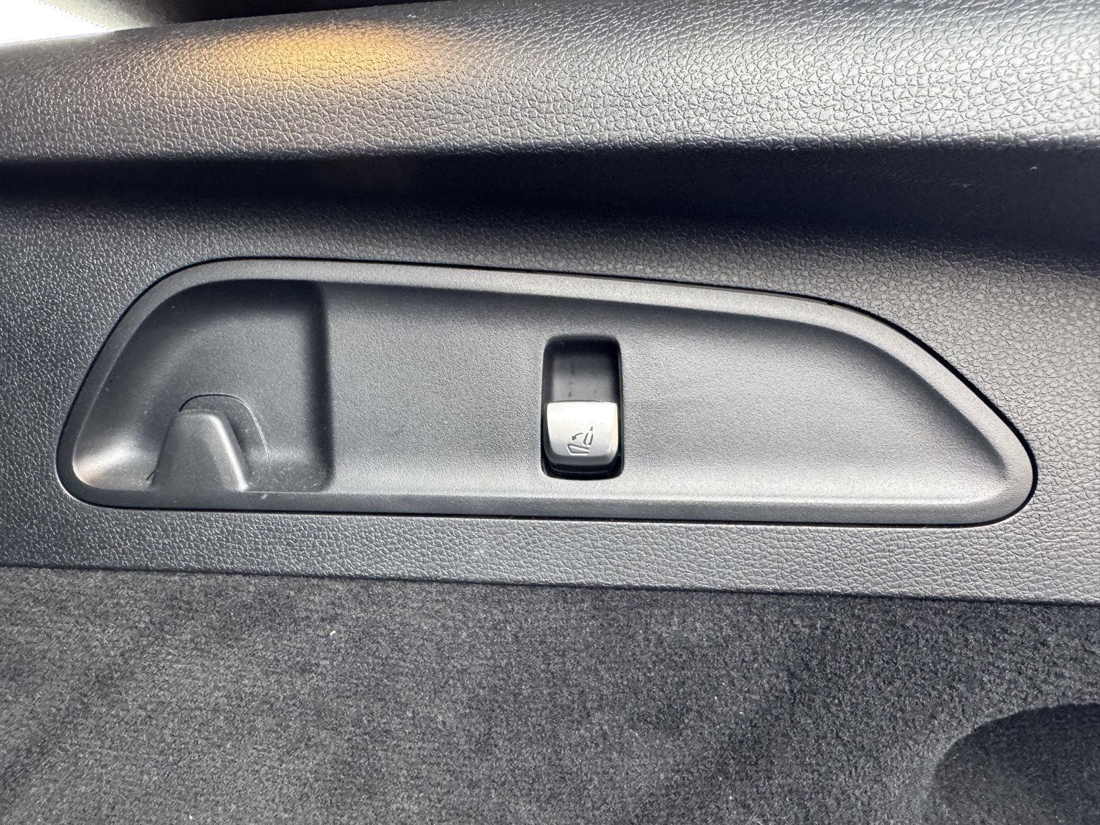 Used 2022 Mercedes-Benz GLC 43 AMG 4MATIC Coupe image 26