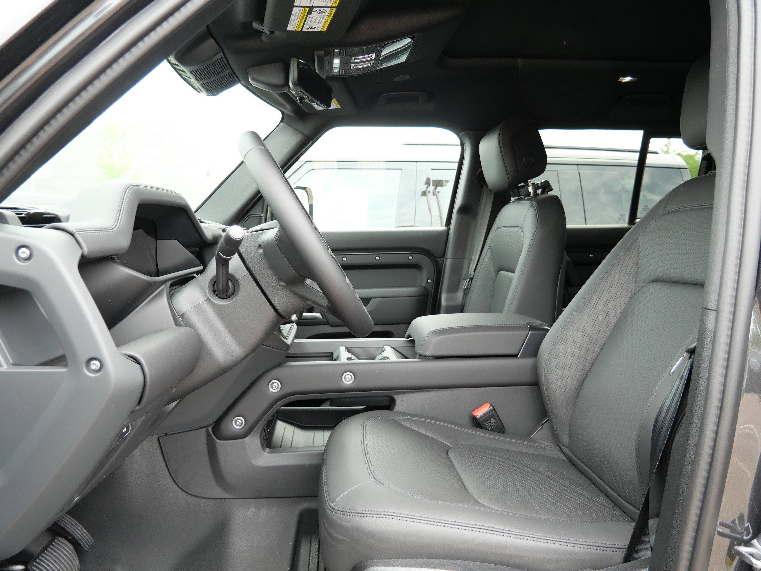 New 2026 Land Rover Defender 130 X-Dynamic SE AWD/4WD image 3