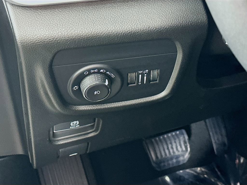 Certified 2025 Jeep Grand Cherokee Limited w/ Luxury Tech Group II image 18