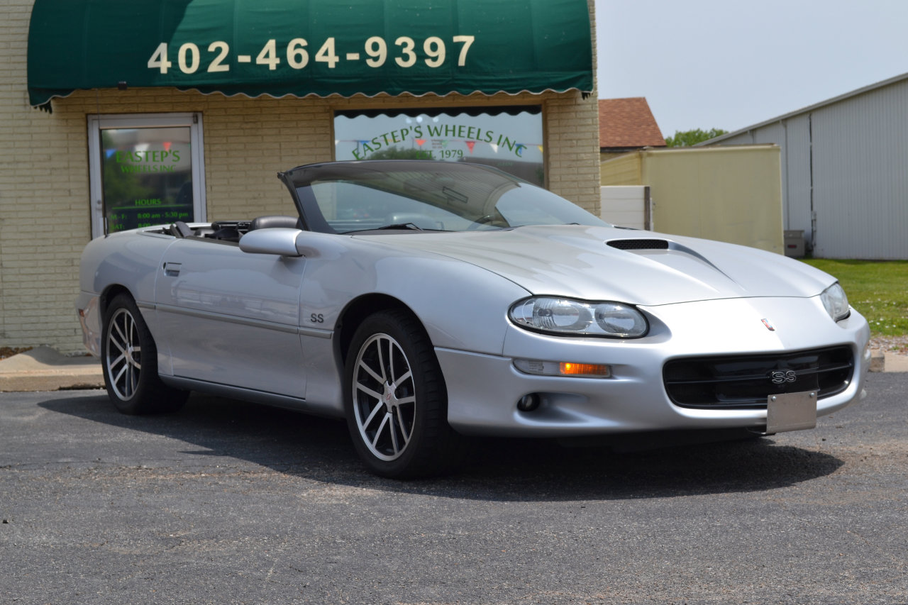 Used 2002 Chevrolet Camaro Z28 w/ SS Performance/Appearance Pkg image 9