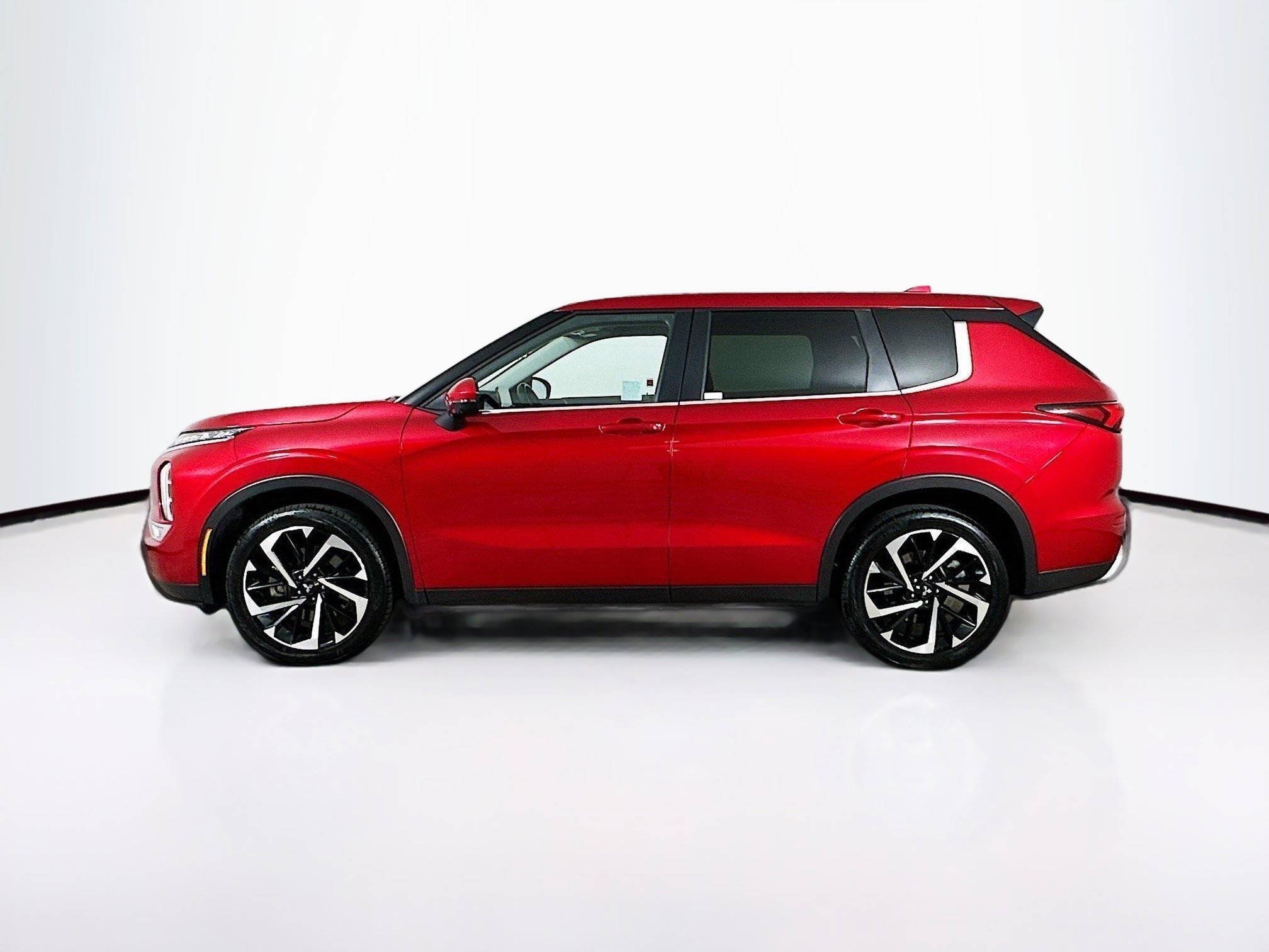 Used 2024 Mitsubishi Outlander SE image 4