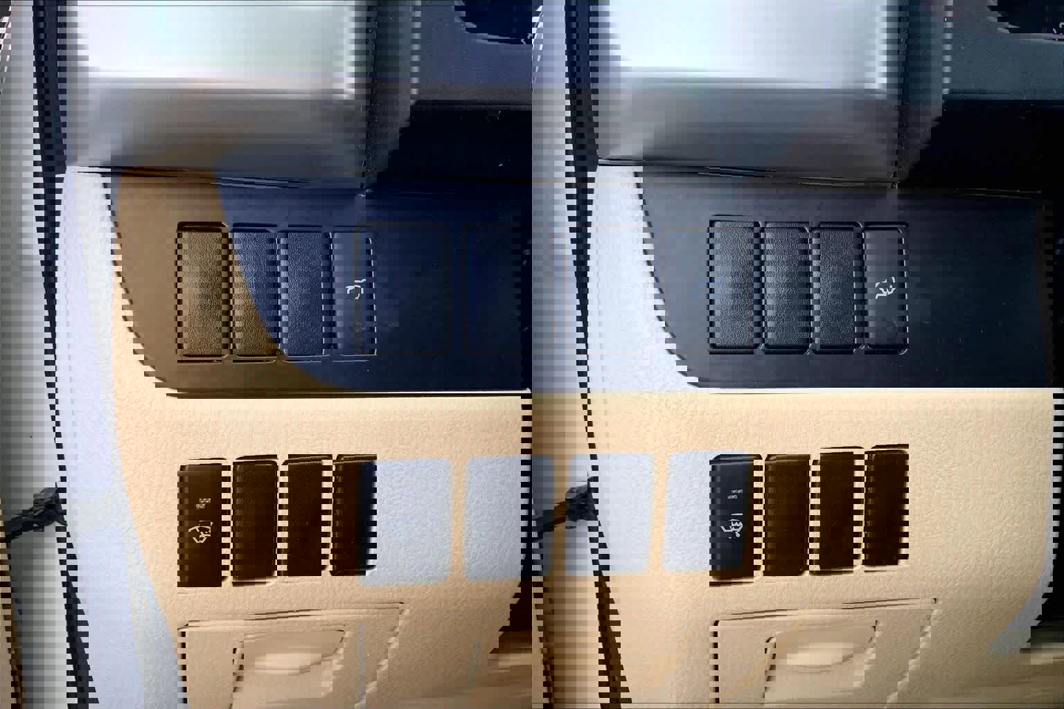 Used 2015 Toyota Highlander LE image 32