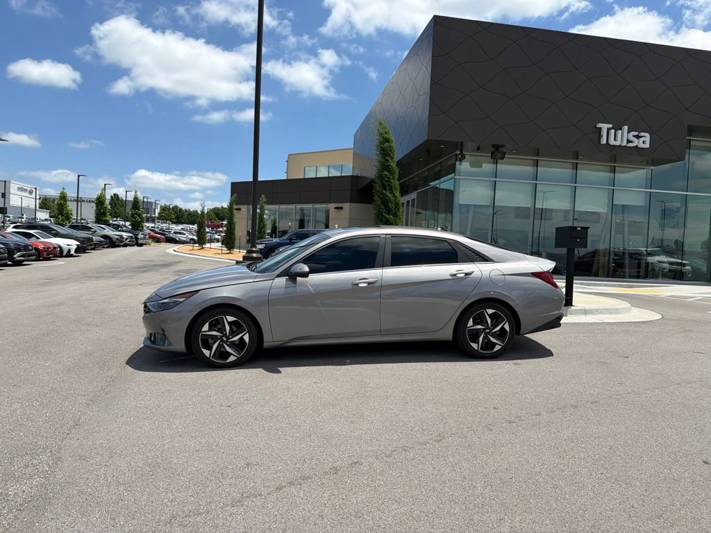 Certified 2023 Hyundai Elantra Limited w/ Cargo Package FWD image 4