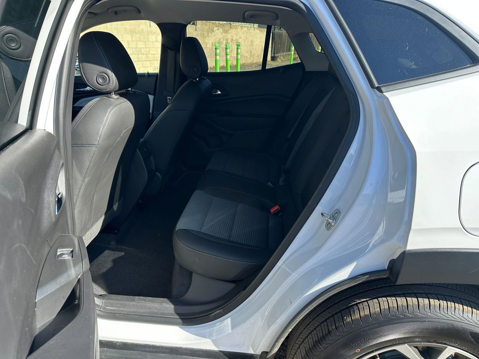 Used 2025 Chevrolet Trax LT w/ LT Convenience Package image 24