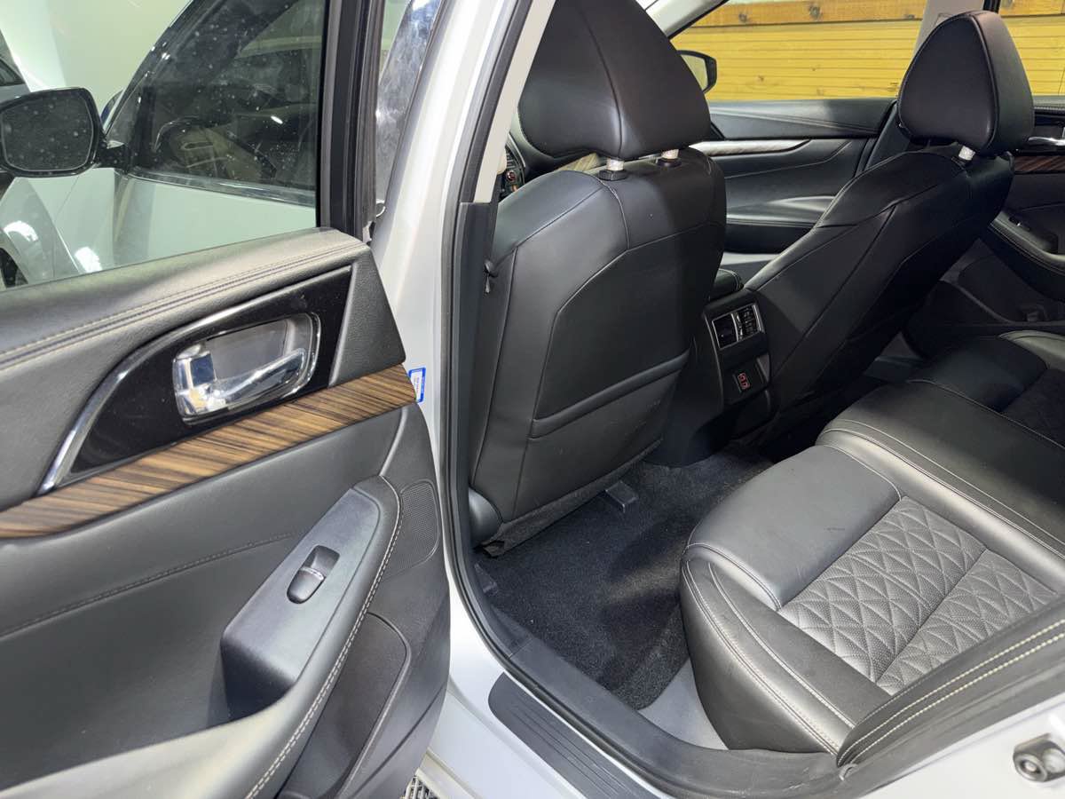 Used 2018 Nissan Maxima Platinum FWD image 23