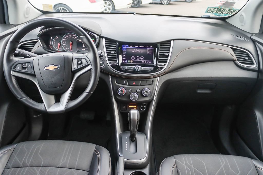 Used 2022 Chevrolet Trax LT w/ LT Convenience Package image 16