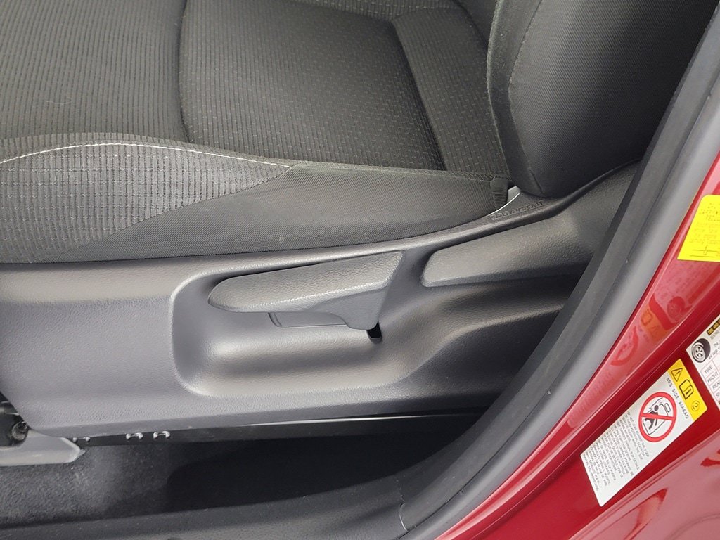 Used 2019 Toyota C-HR LE FWD image 15