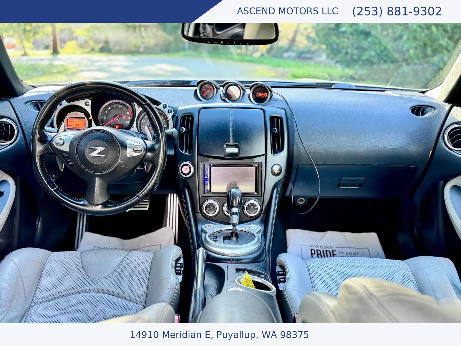 Used 2010 Nissan 370Z Touring RWD image 11