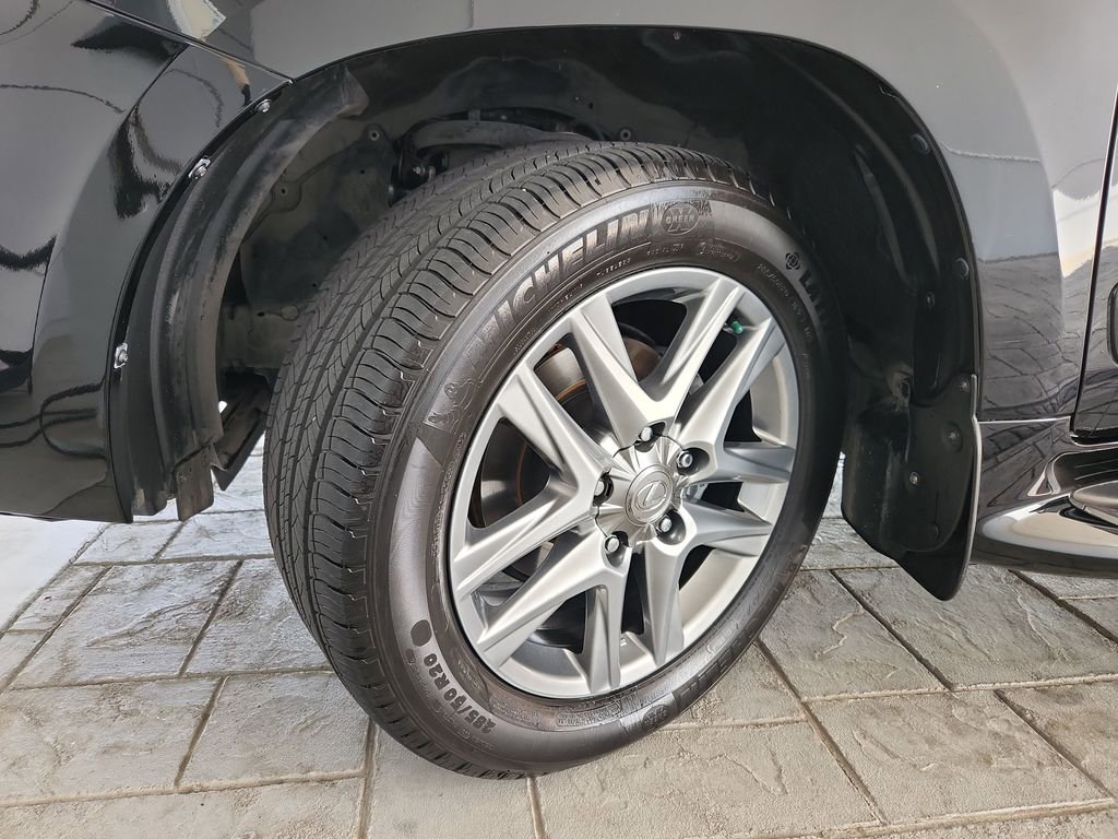 Used 2014 Lexus LX 570 4WD w/ Luxury Package image 34