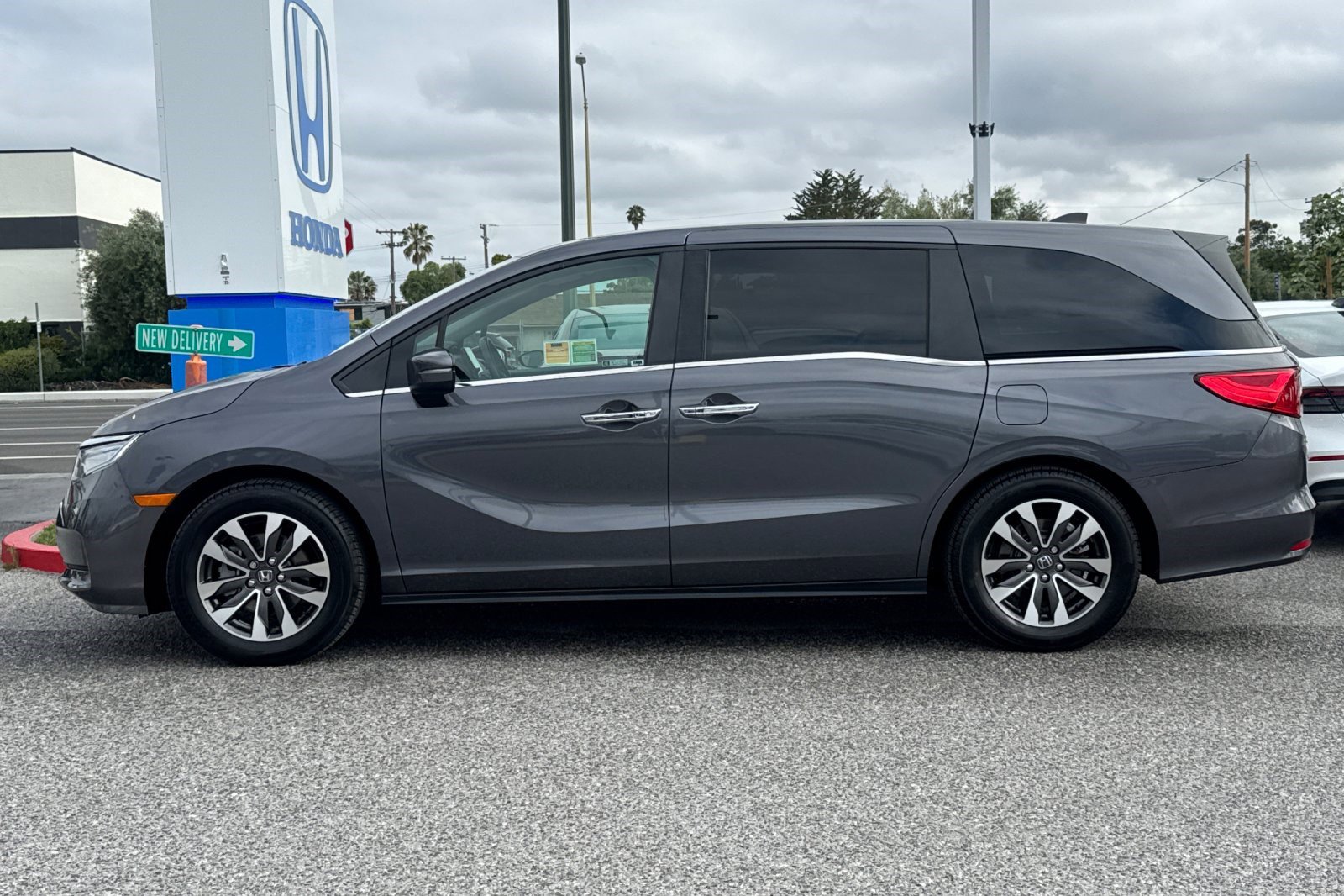 Certified 2023 Honda Odyssey EX-L image 2