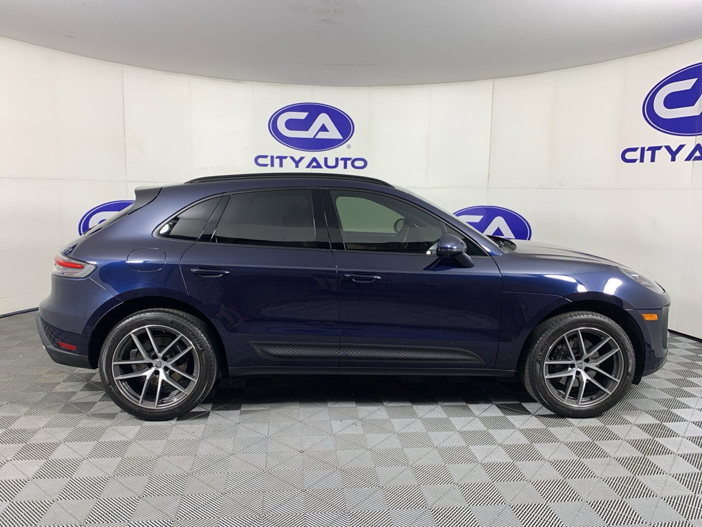 Used 2023 Porsche Macan AWD/4WD image 2