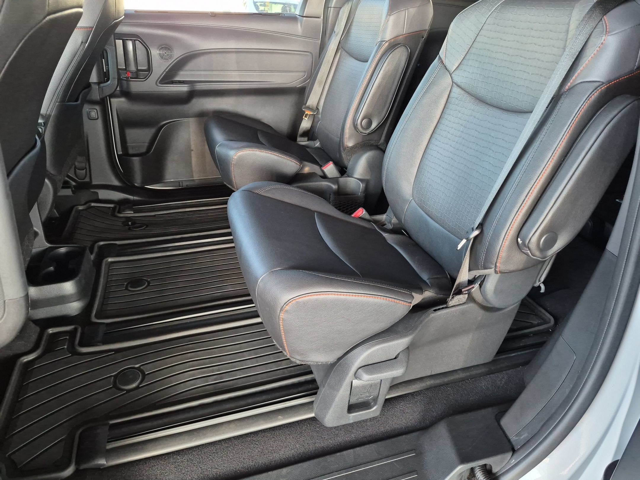 Certified 2024 Toyota Sienna XSE w/ XSE Plus Package FWD image 16