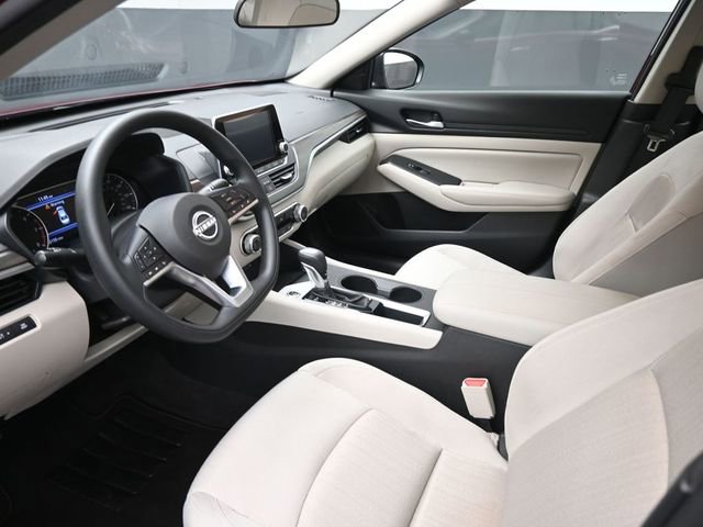 Used 2025 Nissan Altima 2.5 SV image 18