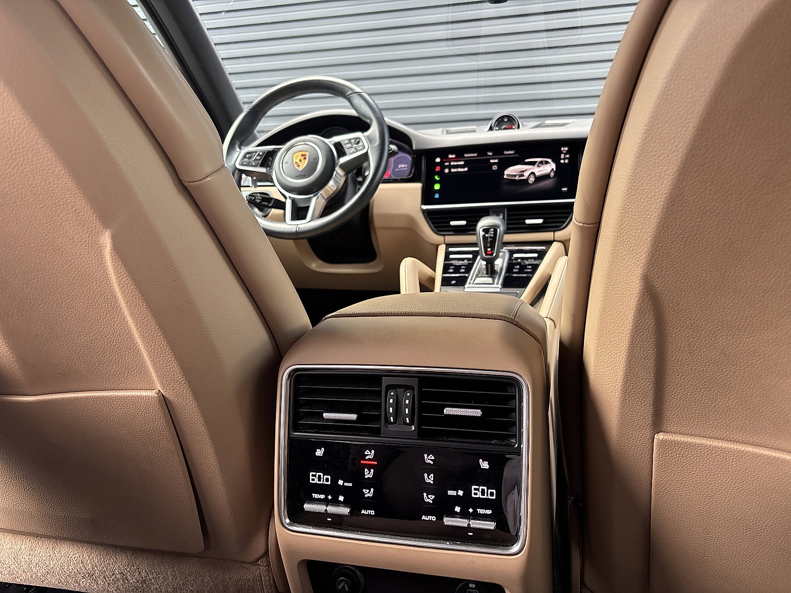 Certified 2022 Porsche Cayenne Platinum Edition image 22