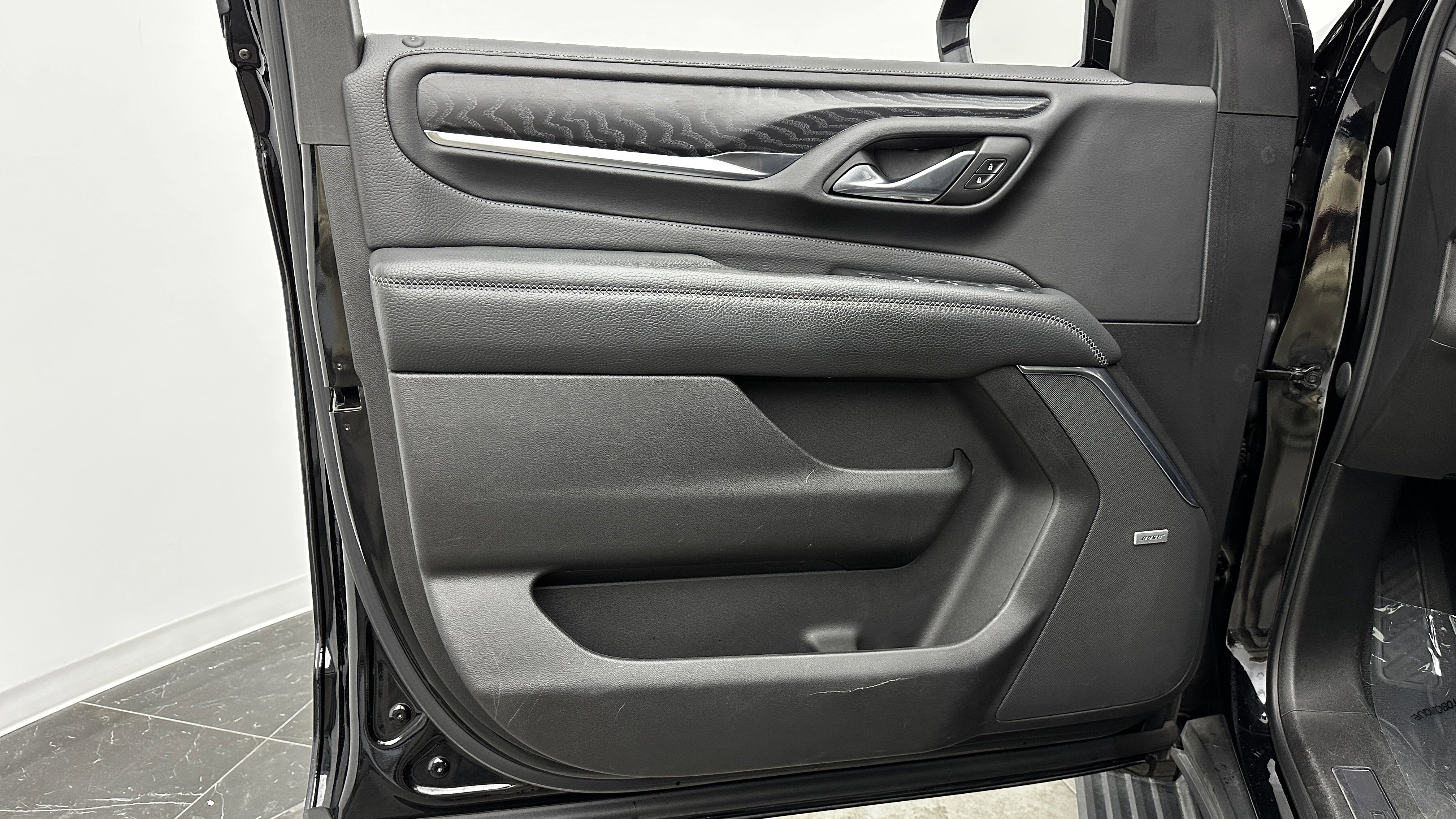 Used 2021 GMC Yukon Denali w/ Denali Premium Package image 11