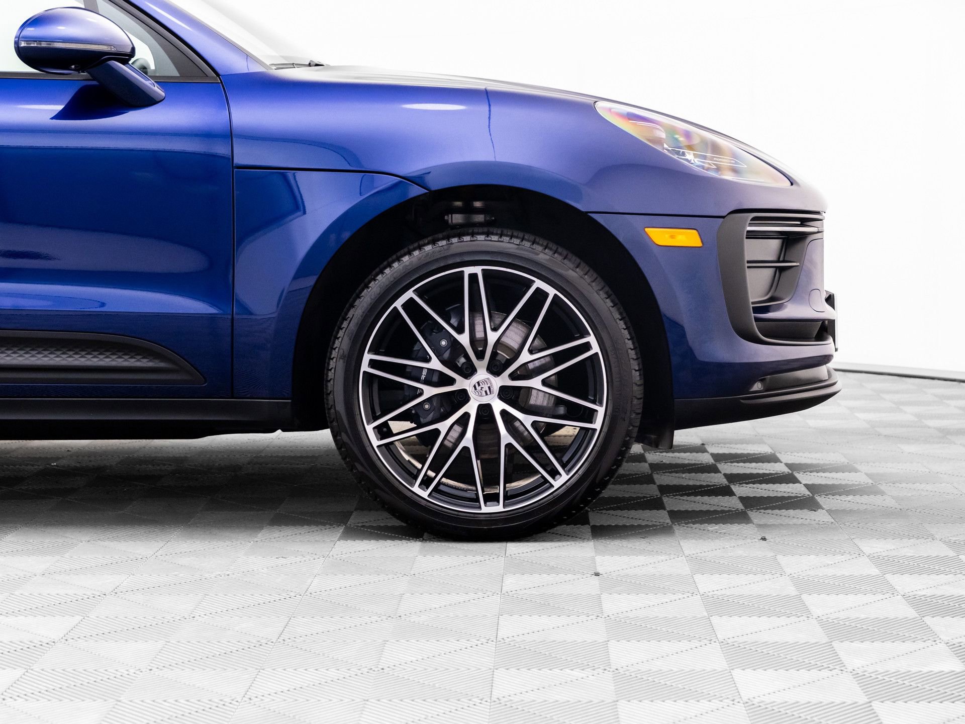 Certified 2026 Porsche Macan AWD/4WD image 35