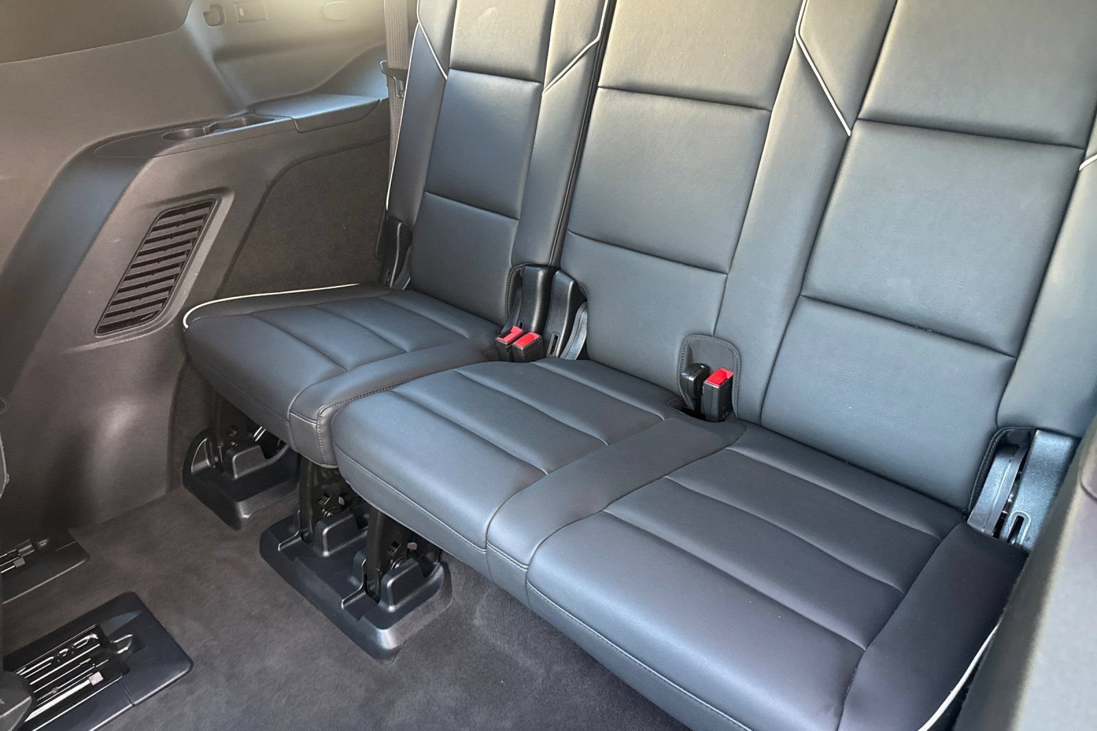 Used 2025 Cadillac Escalade Sport w/ LPO, ONYX Package AWD/4WD image 17