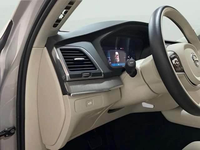 Used 2023 Volvo XC90 B6 Core AWD/4WD image 18