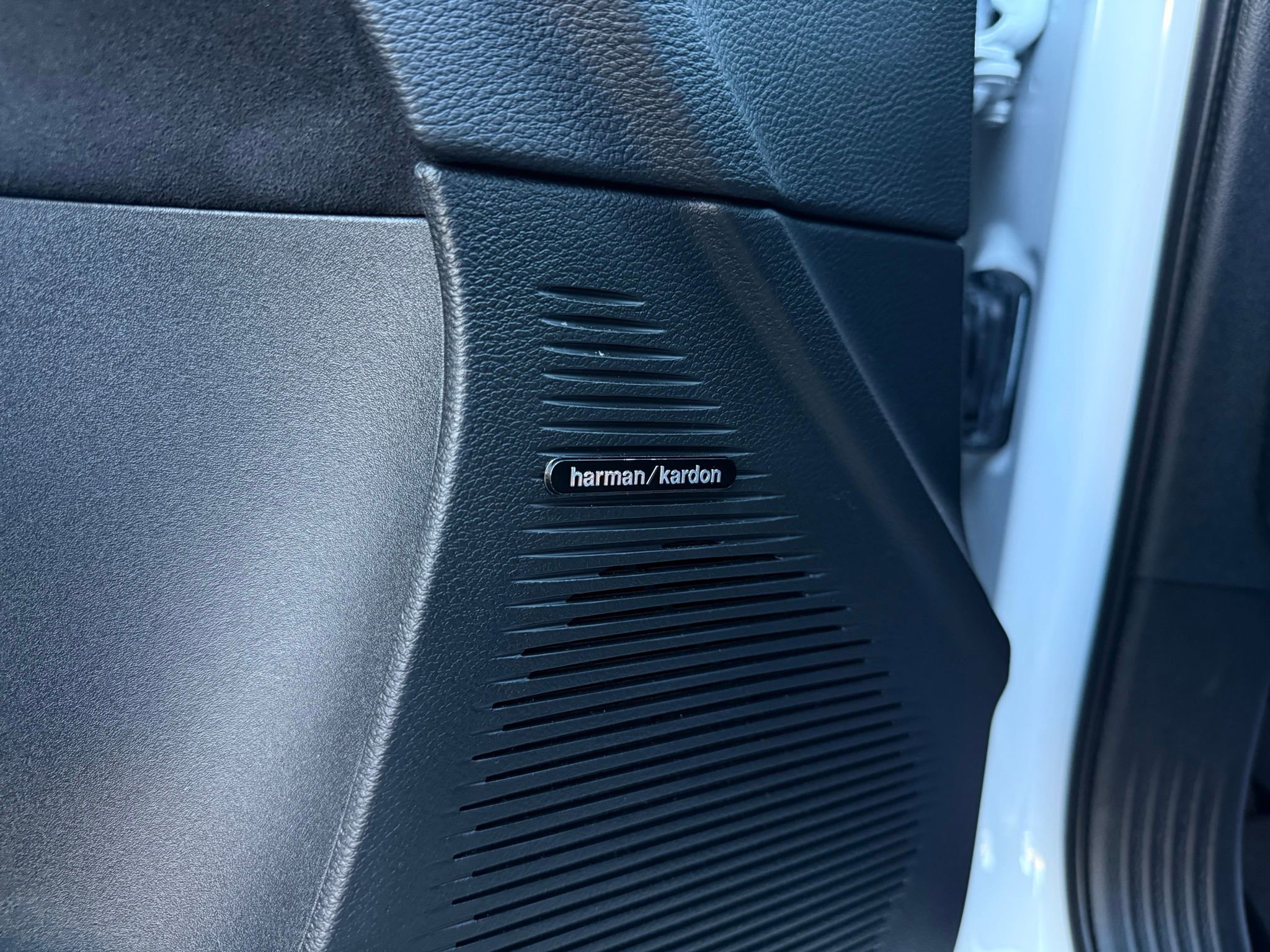 Used 2016 Dodge Challenger SRT Hellcat image 33