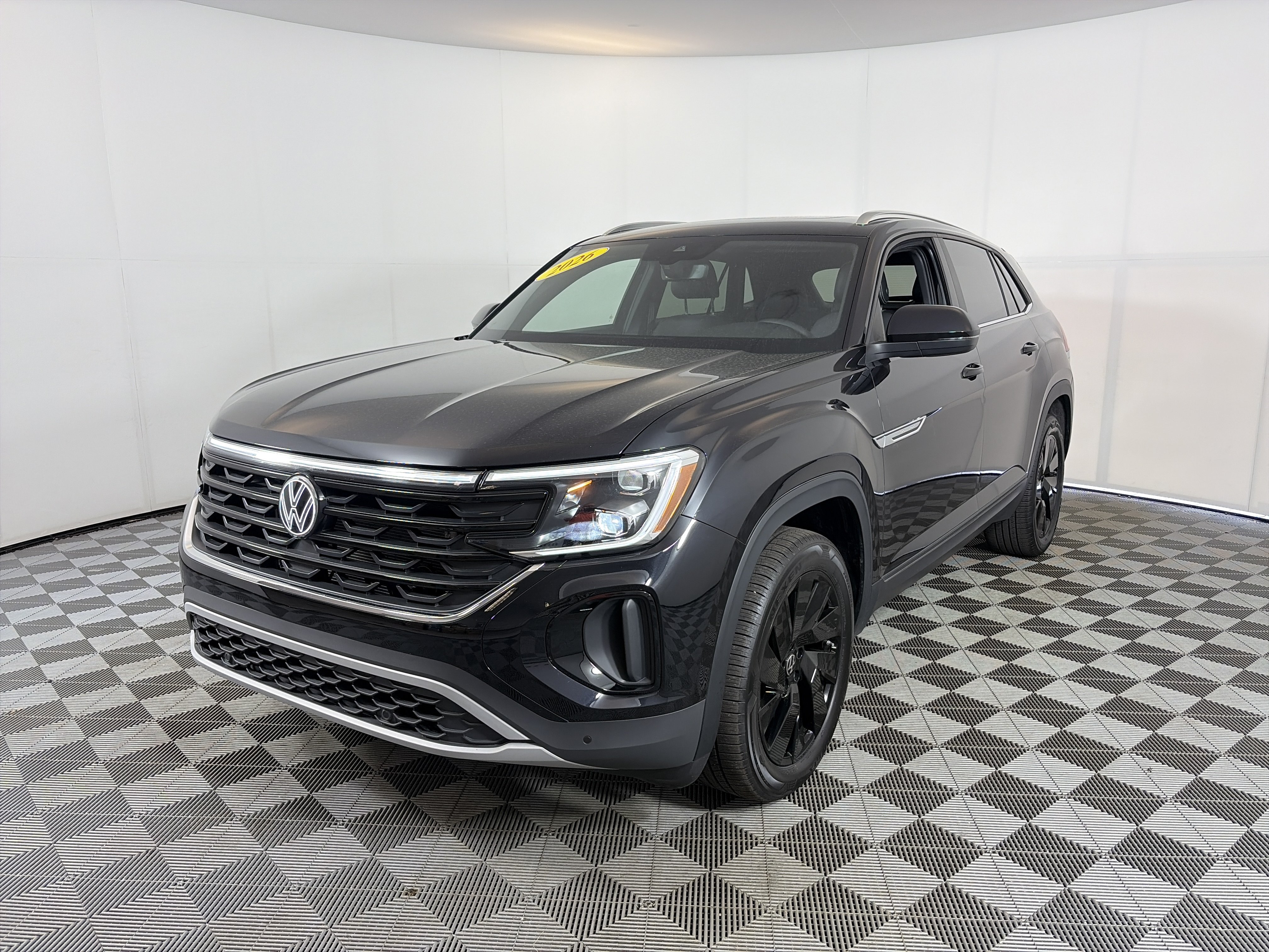 Used 2026 Volkswagen Atlas Cross Sport SE w/ Panoramic Sunroof Package AWD/4WD image 2