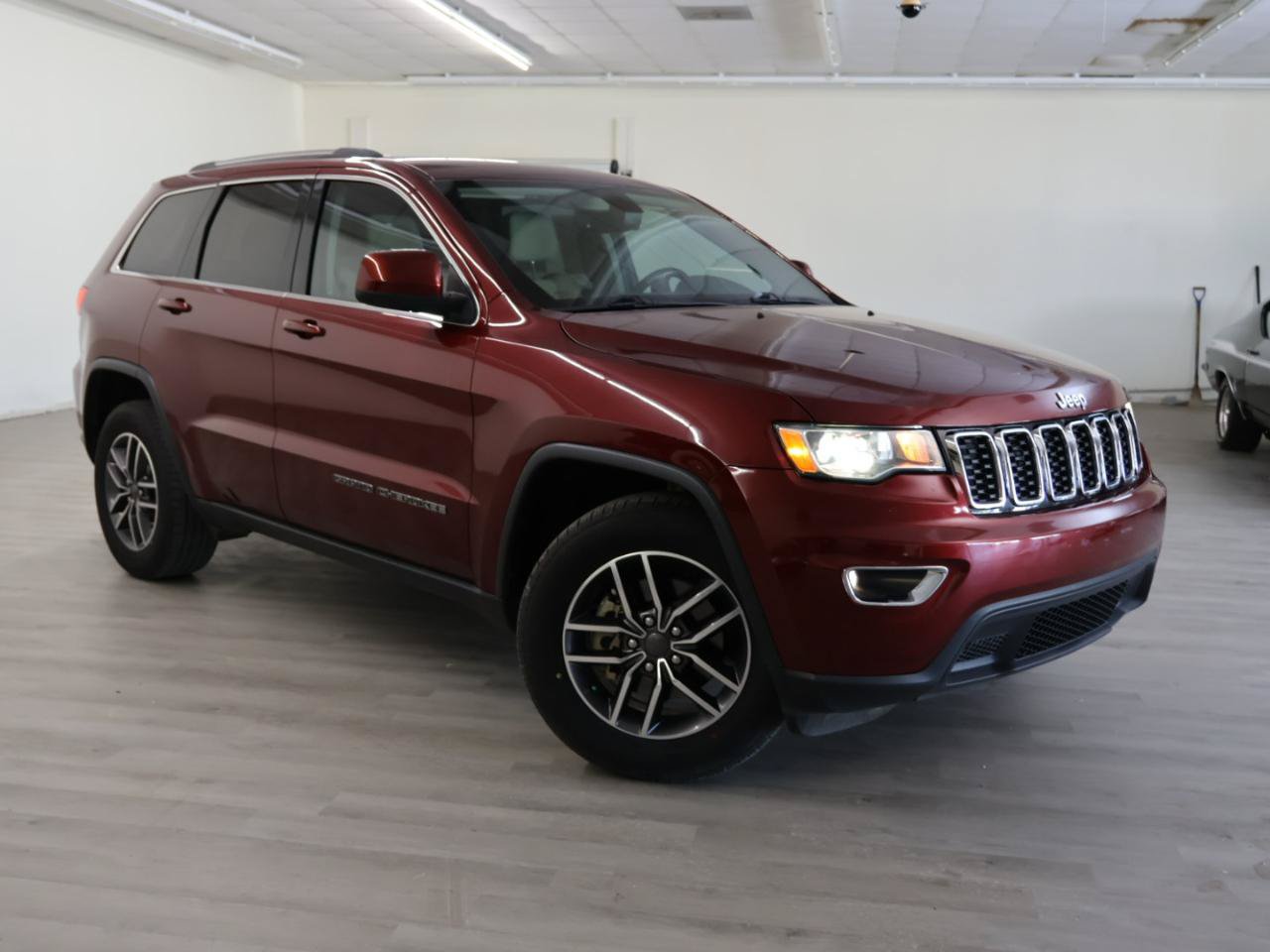 Used 2019 Jeep Grand Cherokee Laredo w/ 18" Wheel & 8.4" Radio Group RWD image 2