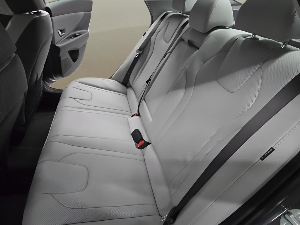 New 2026 Hyundai Elantra Limited FWD image 15