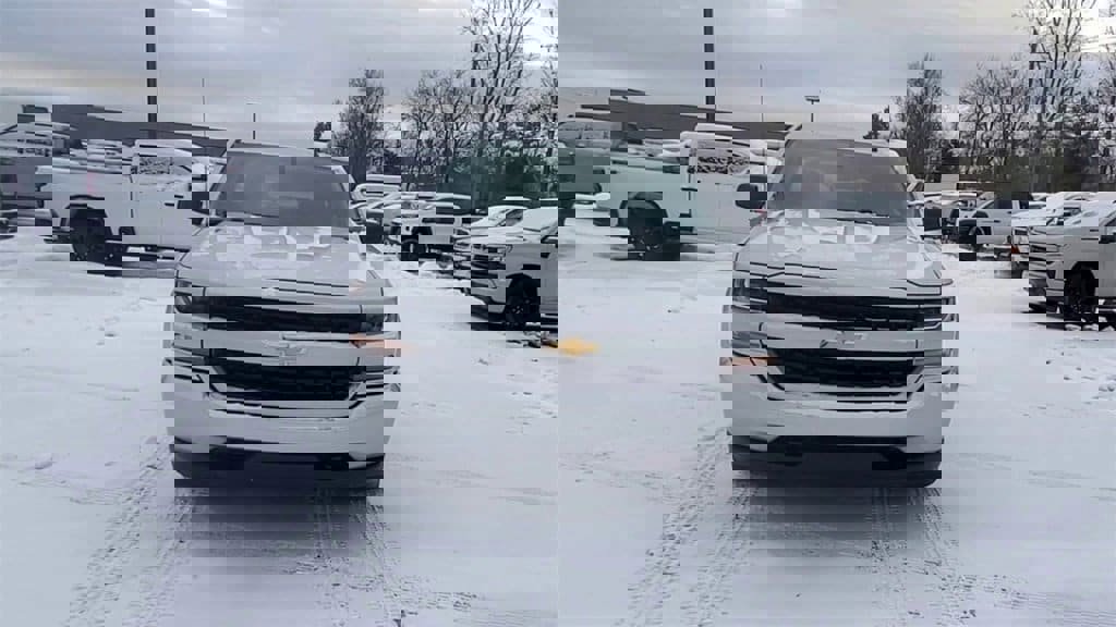 Used 2018 Chevrolet Silverado 1500 Custom w/ Custom Value Package image 3