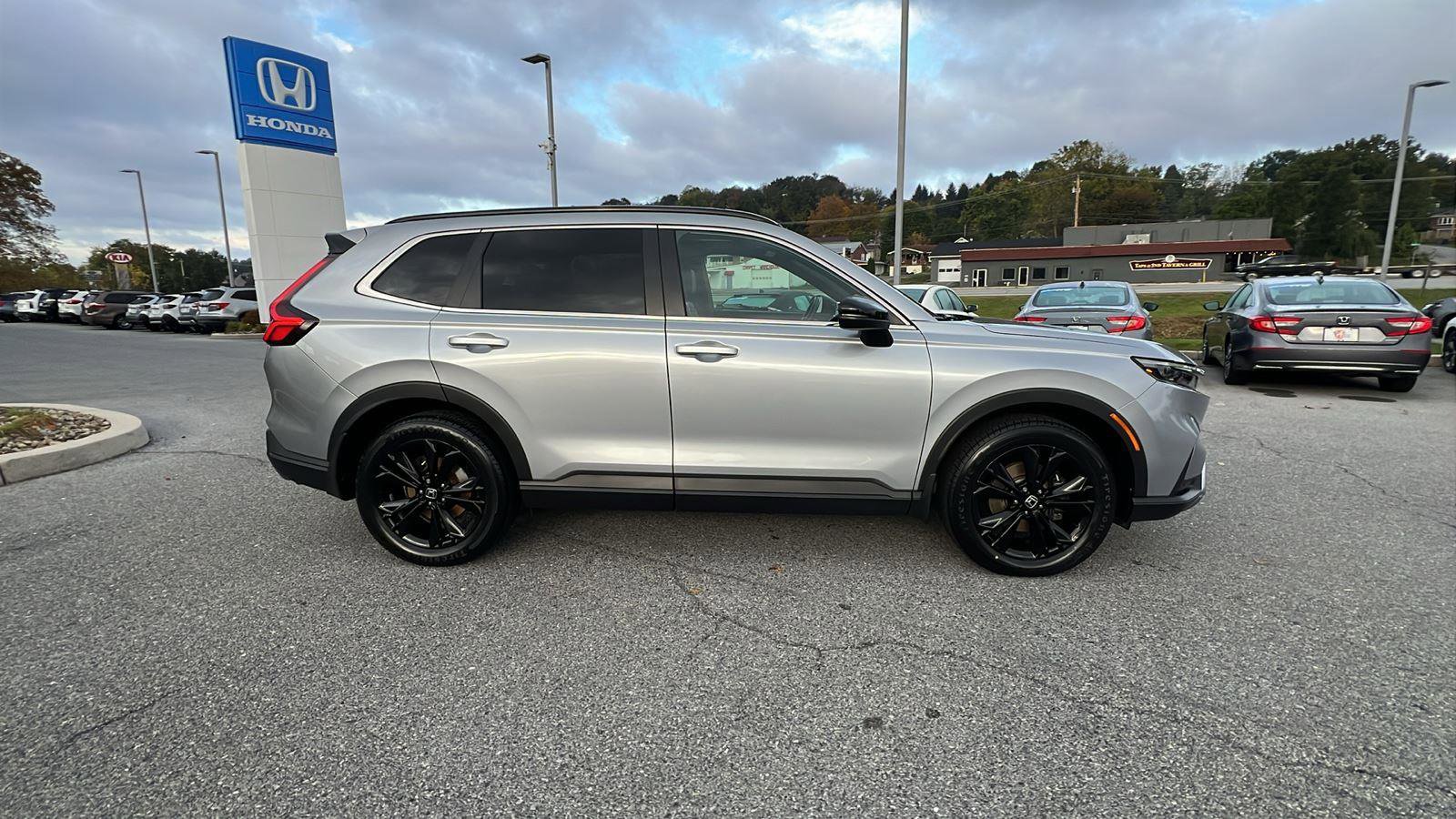 Used 2023 Honda CR-V Sport Touring image 4
