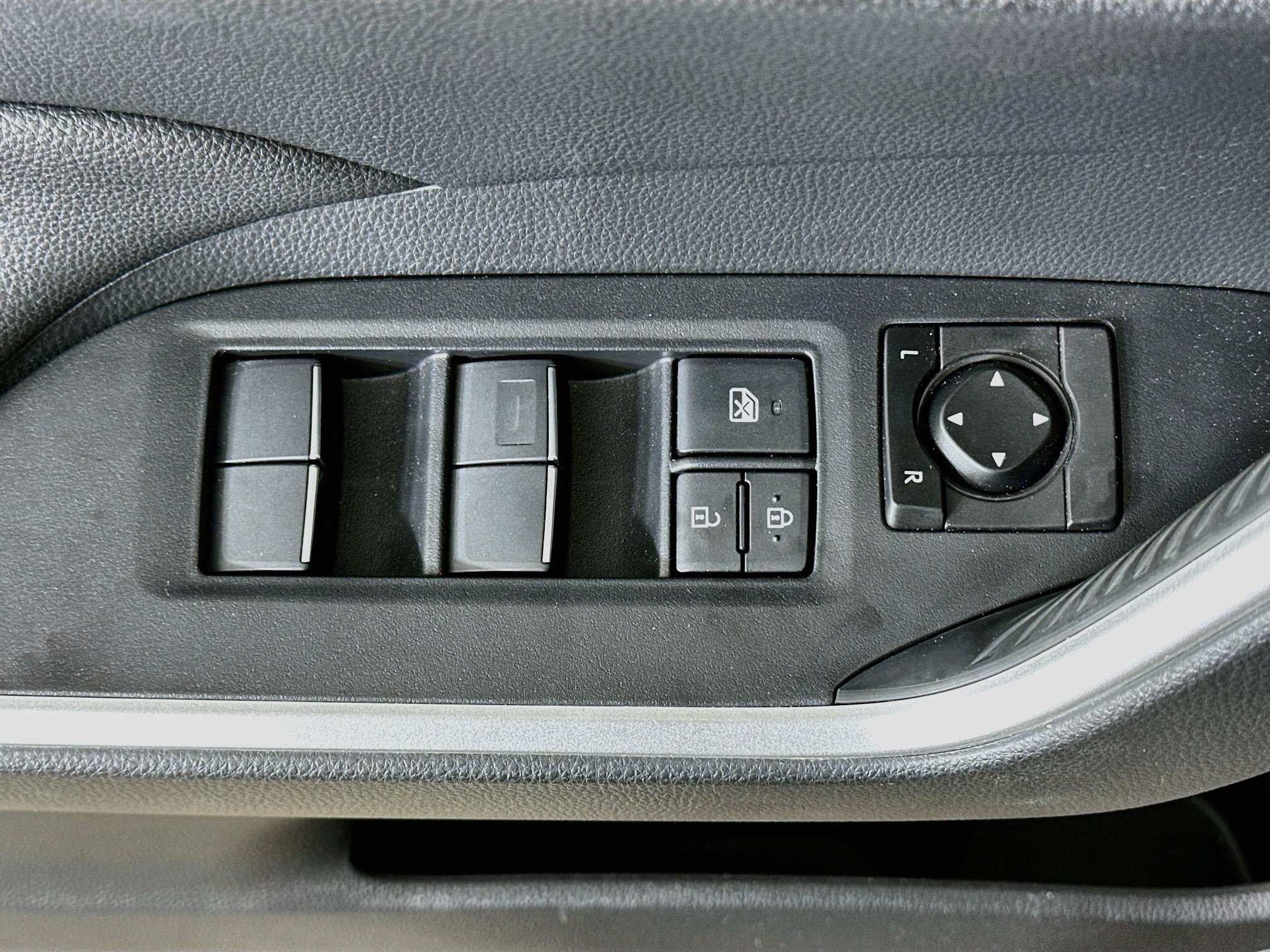 Used 2020 Toyota RAV4 XLE Premium AWD/4WD image 15