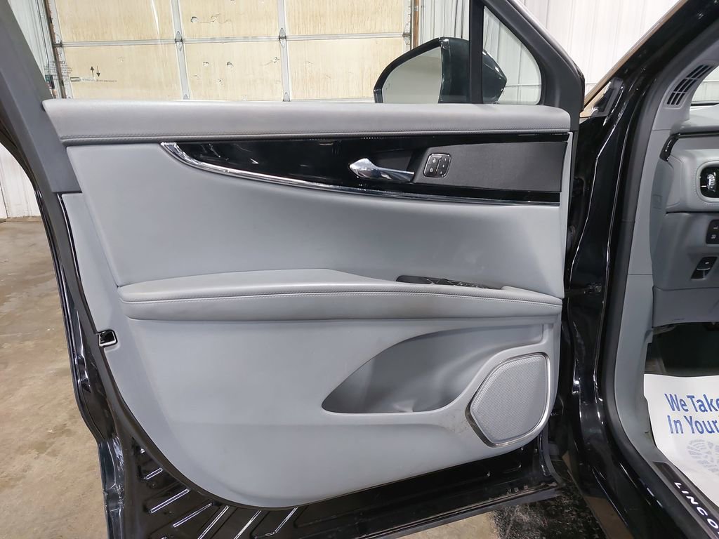 Used 2022 Lincoln Nautilus Reserve image 28