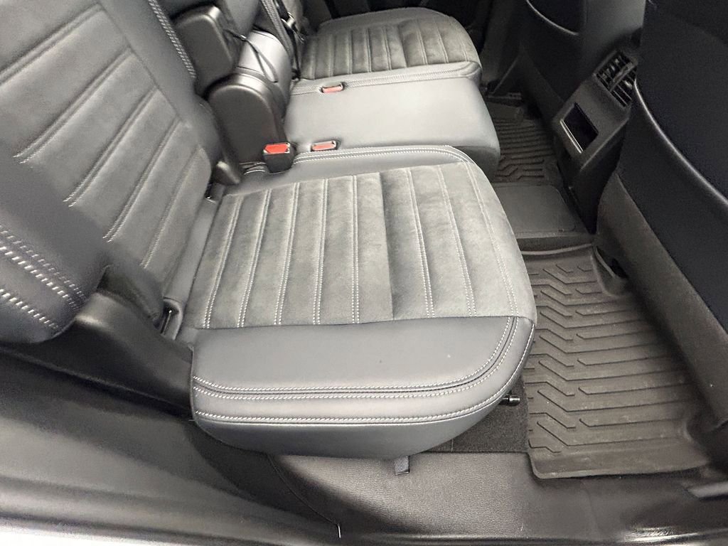 New 2025 Mitsubishi Outlander SE image 37