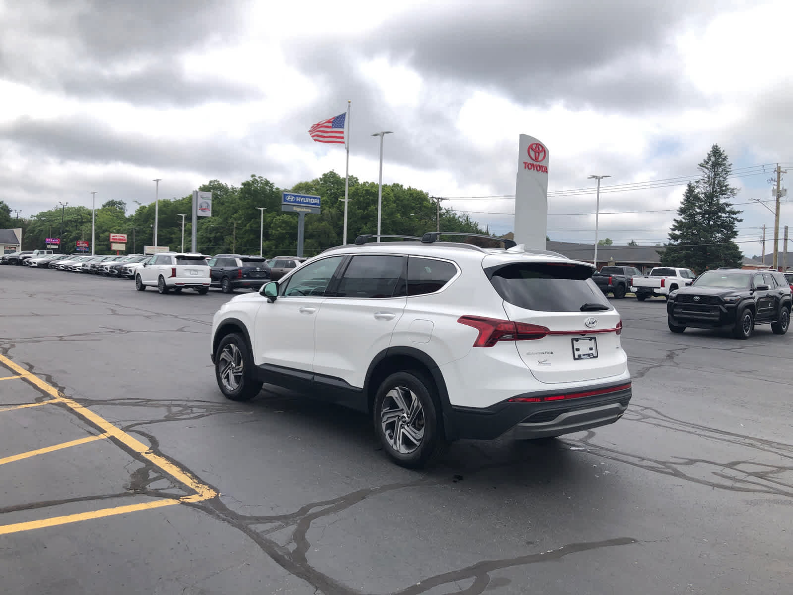 Certified 2023 Hyundai Santa Fe SEL AWD/4WD image 3